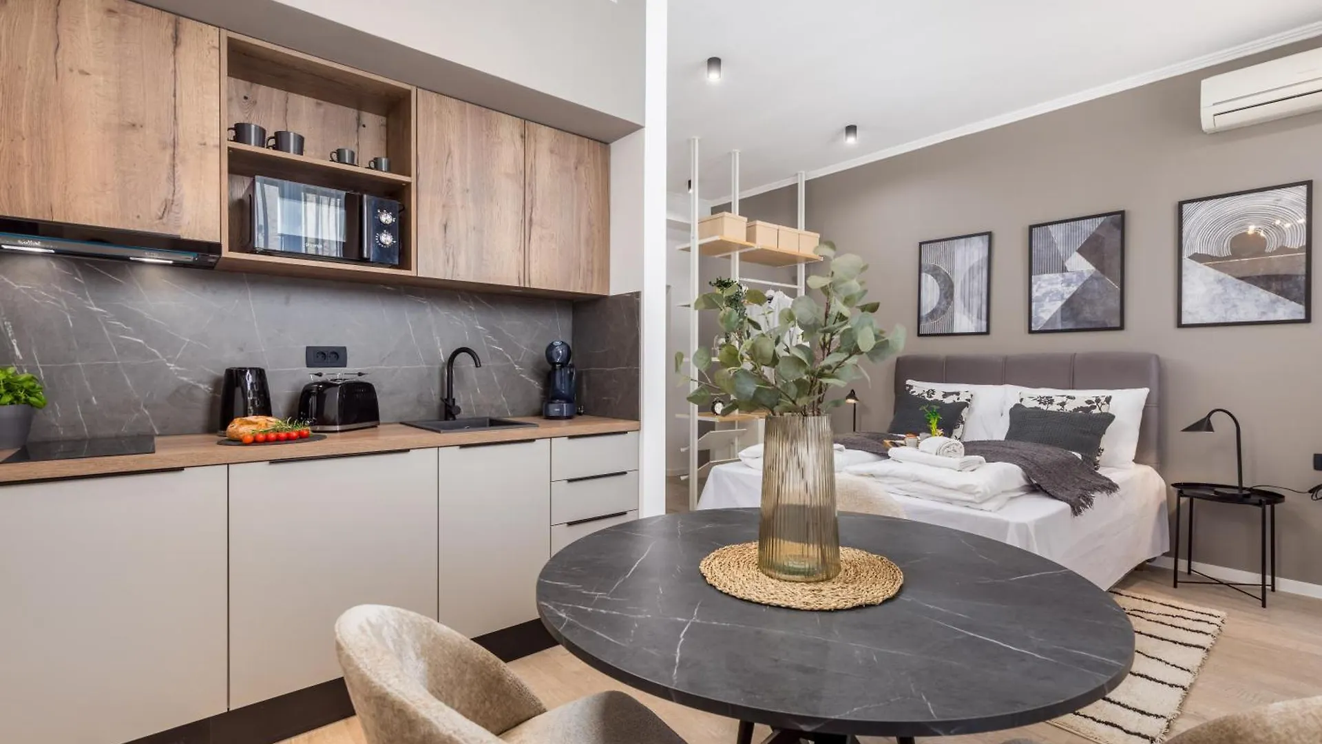 Molo Longo - Downtown Apartments Rijeka 0*,  Croatia